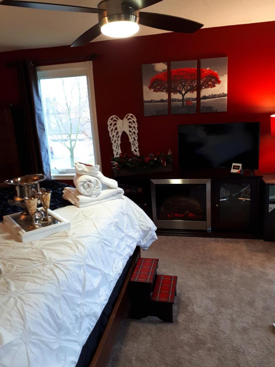 The Tartan House Bed & Breakfast Ajax Exterior photo